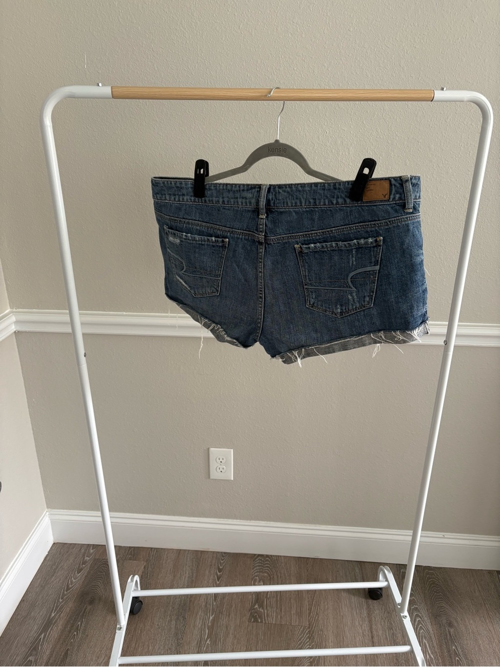 Size 18 American Eagle Outfitters Blue Distressed Denim Shorts - Picture 3 of 5
